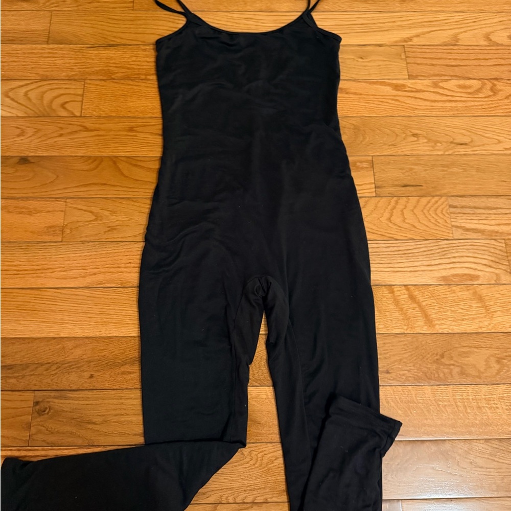 The Kate Maternity Unitard
SIGNATURE BUMPSUIT